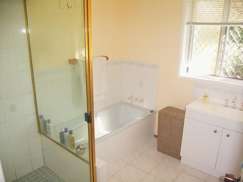 24 Logan Rd, Innes Park QLD 4670