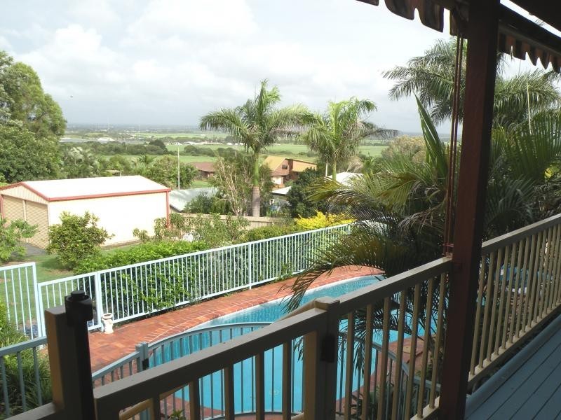 11 Hilltop Ave, Qunaba QLD 4670