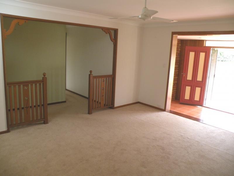 11 Hilltop Ave, Qunaba QLD 4670