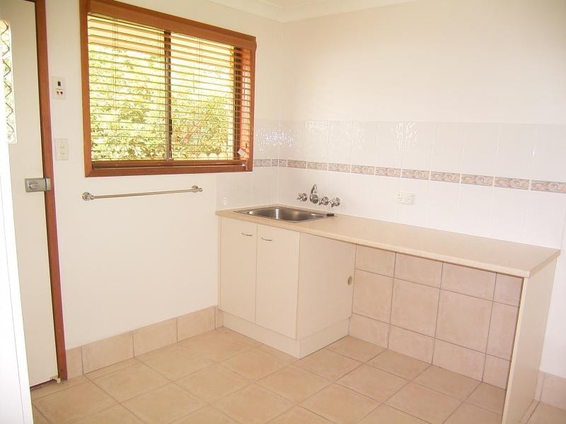 11 Hilltop Ave, Qunaba QLD 4670