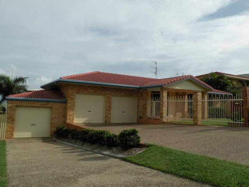 11 Hilltop Ave, Qunaba QLD 4670