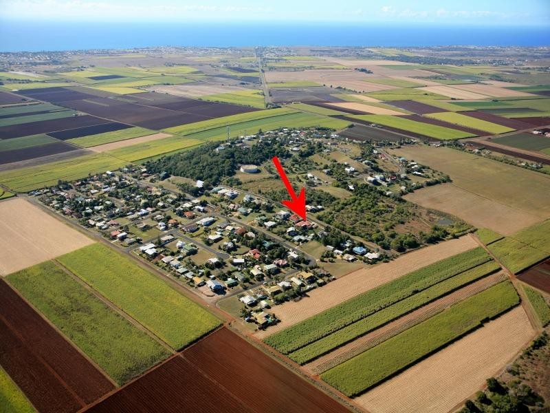 11 Hilltop Ave, Qunaba QLD 4670