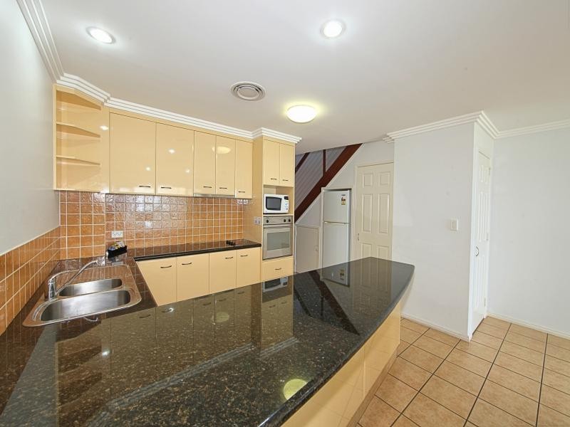 37/1 Pebble Beach Dr, Coral Cove QLD 4670