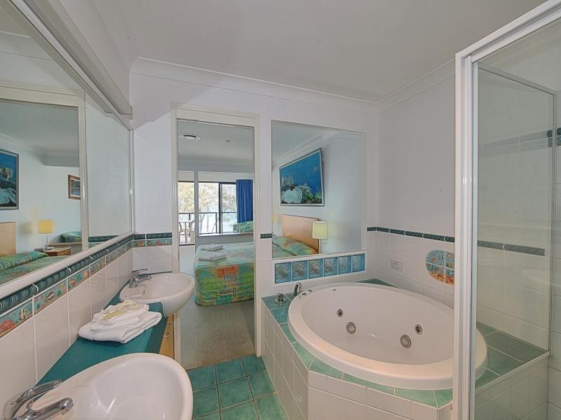 37/1 Pebble Beach Dr, Coral Cove QLD 4670