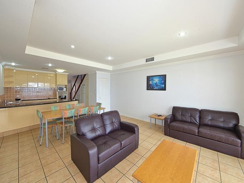 37/1 Pebble Beach Dr, Coral Cove QLD 4670