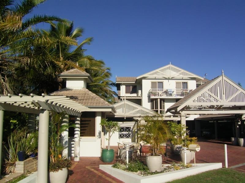 10a and 10b/104 Miller St, Bargara QLD 4670