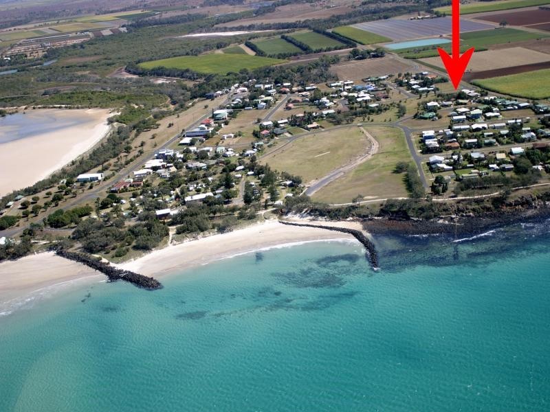 32 Moore St, Elliott Heads QLD 4670