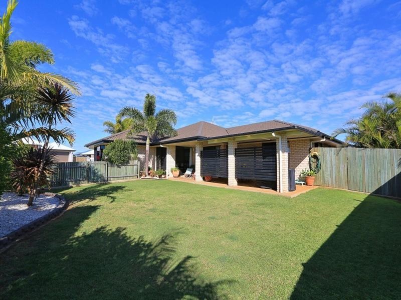 6 Leon Place, Coral Cove QLD 4670