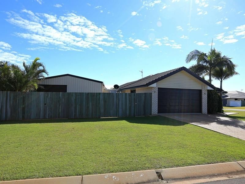 6 Leon Place, Coral Cove QLD 4670