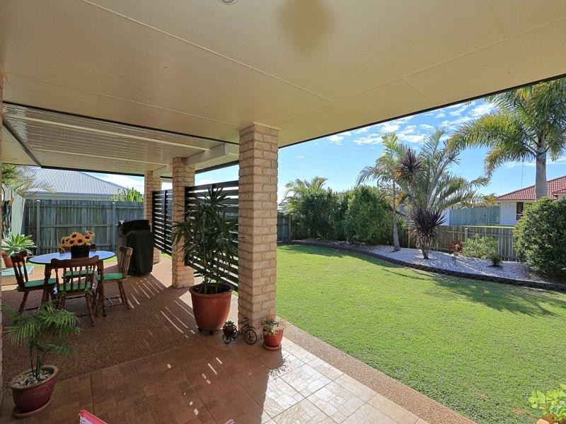 6 Leon Place, Coral Cove QLD 4670