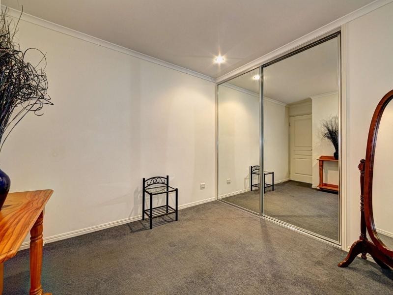 6 Leon Place, Coral Cove QLD 4670