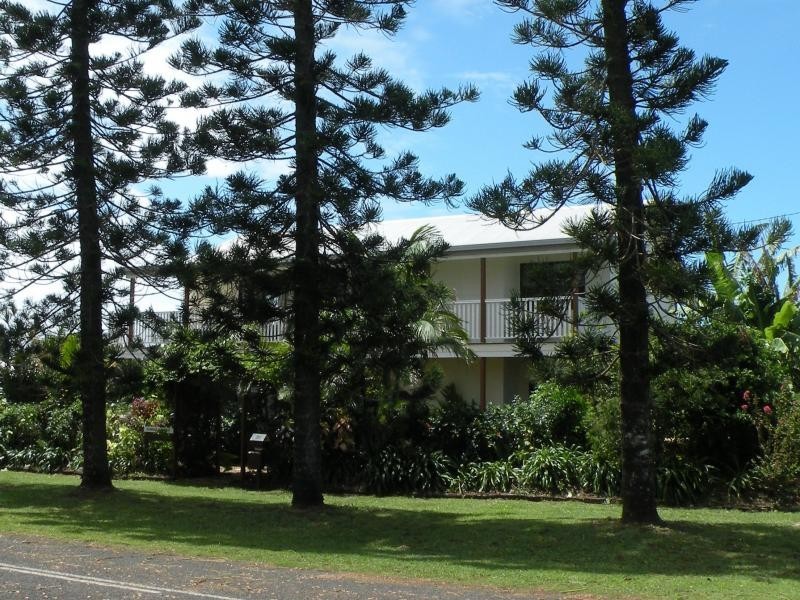 33 Dante St, Burnett Heads QLD 4670