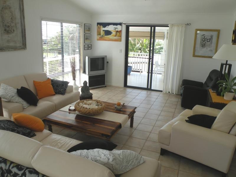 33 Dante St, Burnett Heads QLD 4670