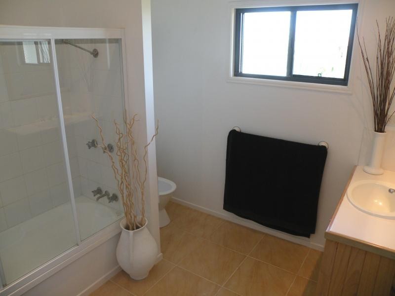 33 Dante St, Burnett Heads QLD 4670