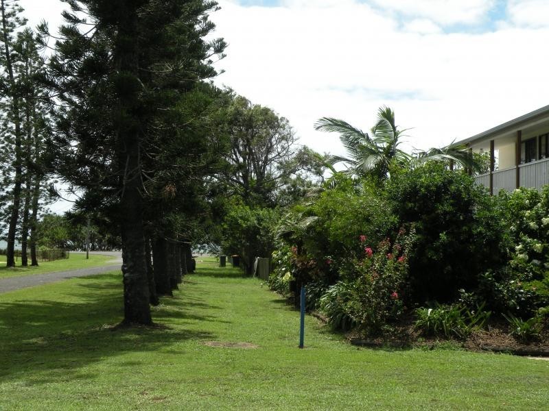 33 Dante St, Burnett Heads QLD 4670