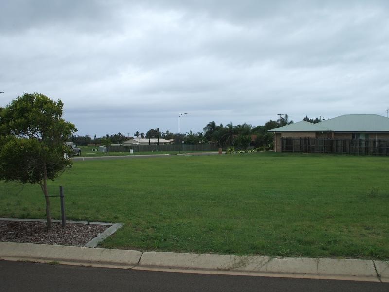 13 Bisdee St, Coral Cove QLD 4670