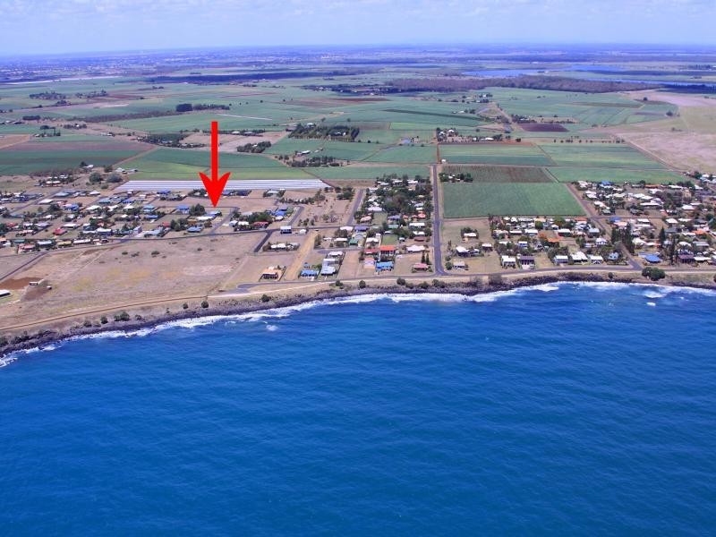 11 Cove St, Burnett Heads QLD 4670