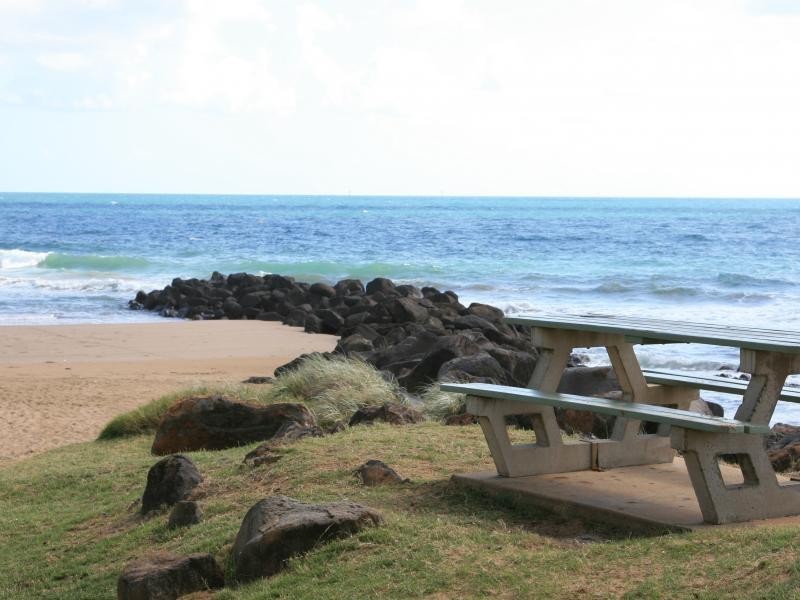 11 Cove St, Burnett Heads QLD 4670