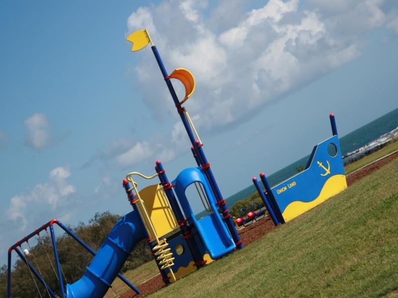 11 Cove St, Burnett Heads QLD 4670