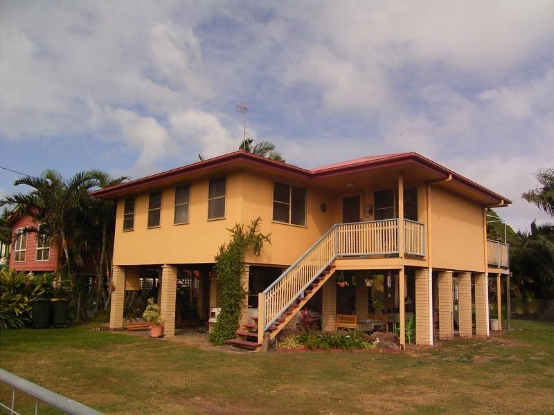 6 Powers Street, Burnett Heads QLD 4670