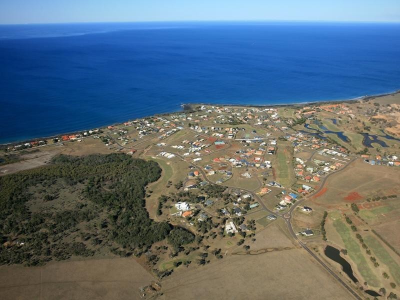 5 Marian St, Coral Cove QLD 4670