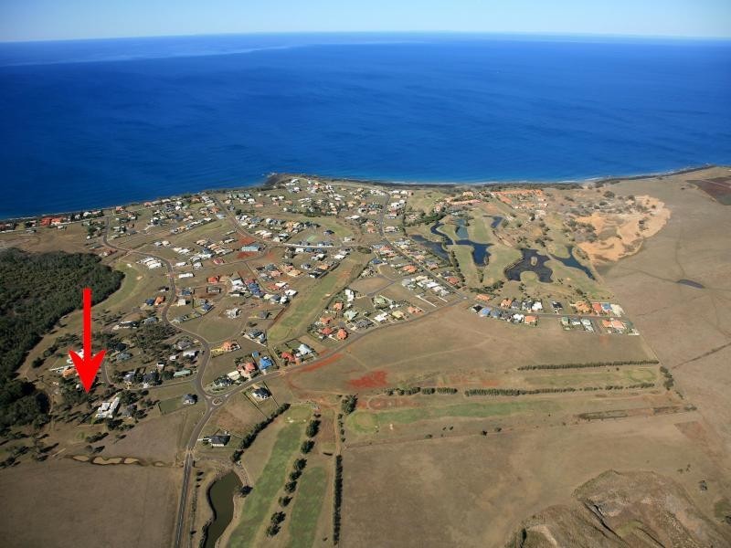 11 Raewood Cl, Coral Cove QLD 4670