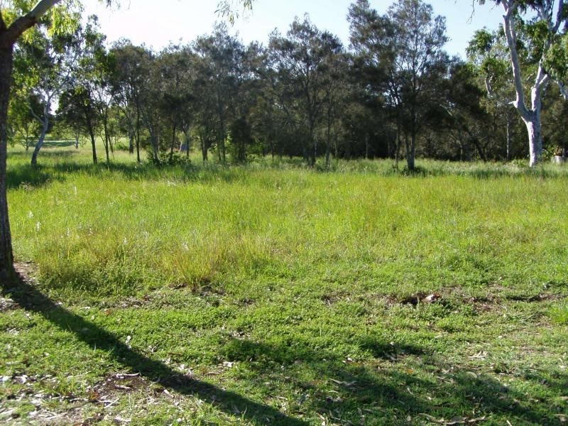11 Raewood Cl, Coral Cove QLD 4670