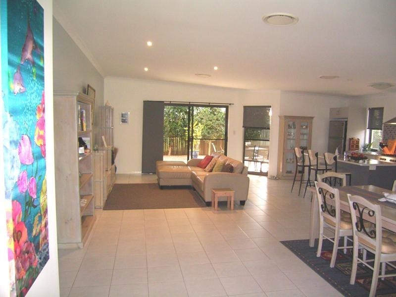 5 Elkington Avenue, Bargara QLD 4670
