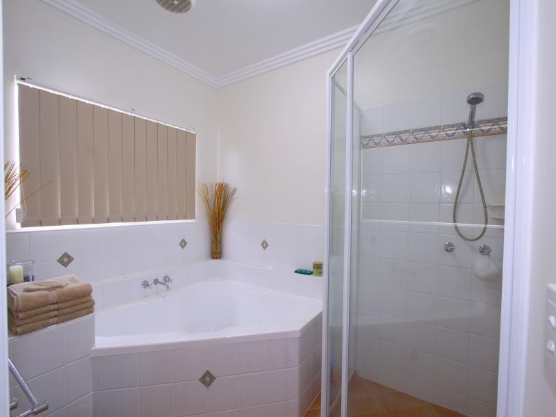 24 Lakeview Drive, Bundaberg North QLD 4670