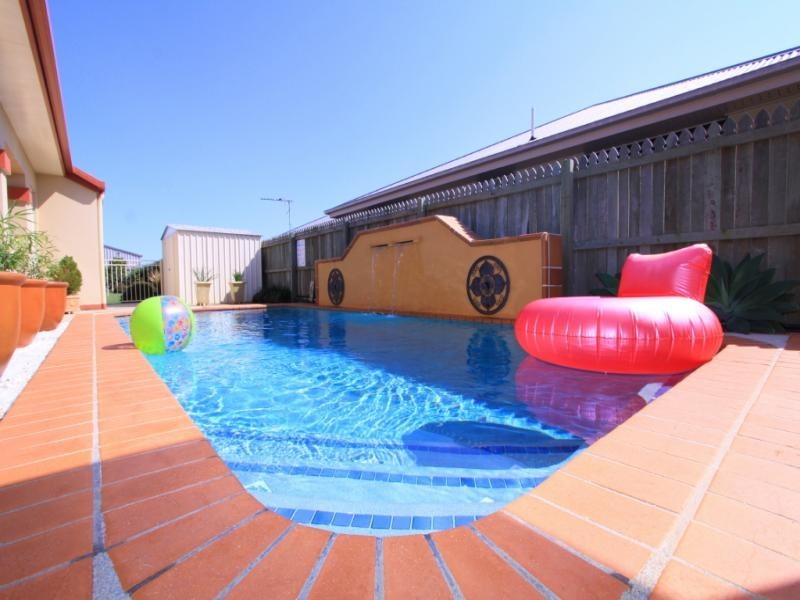 24 Lakeview Drive, Bundaberg North QLD 4670