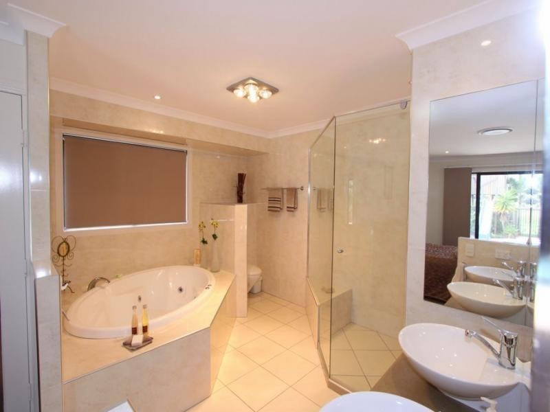 8 Aquarius Dr, Bargara QLD 4670