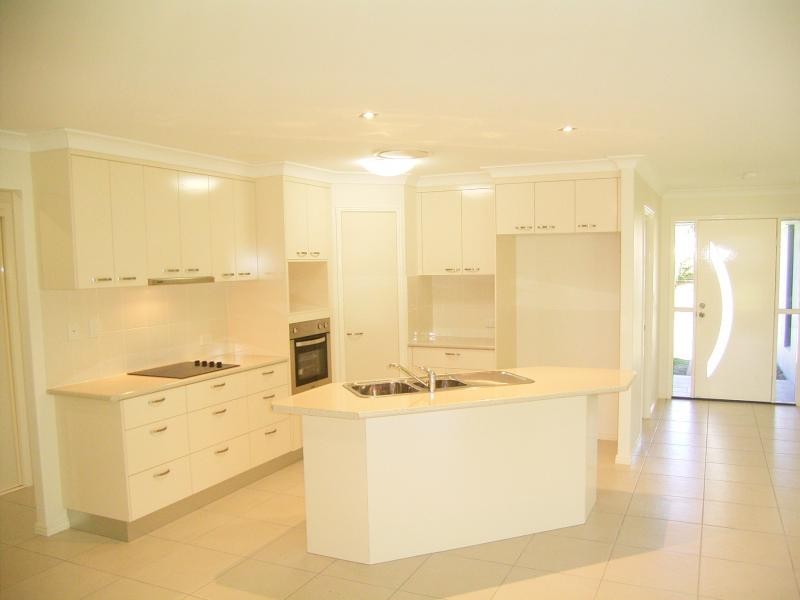 60 Shelley Street, Burnett Heads QLD 4670