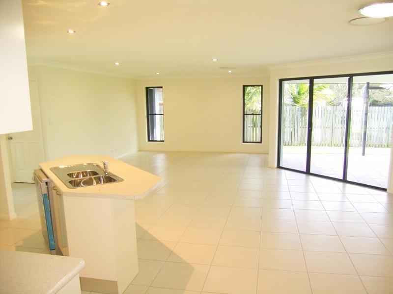 60 Shelley Street, Burnett Heads QLD 4670