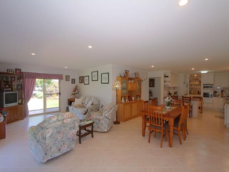 551 Windermere Rd, Bargara QLD 4670