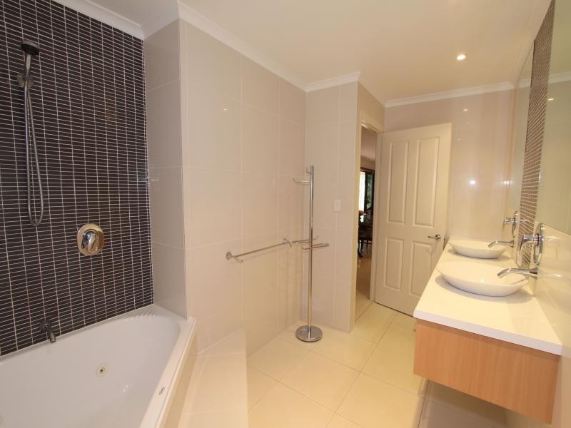 16 Serenity Drive, Kalkie QLD 4670