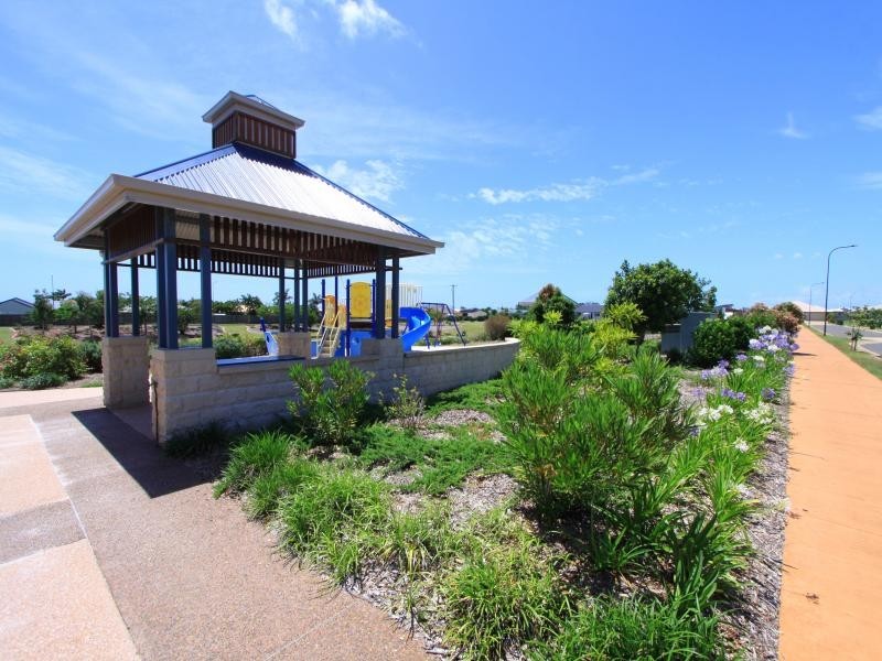 4 Parkside Parade, Bargara QLD 4670