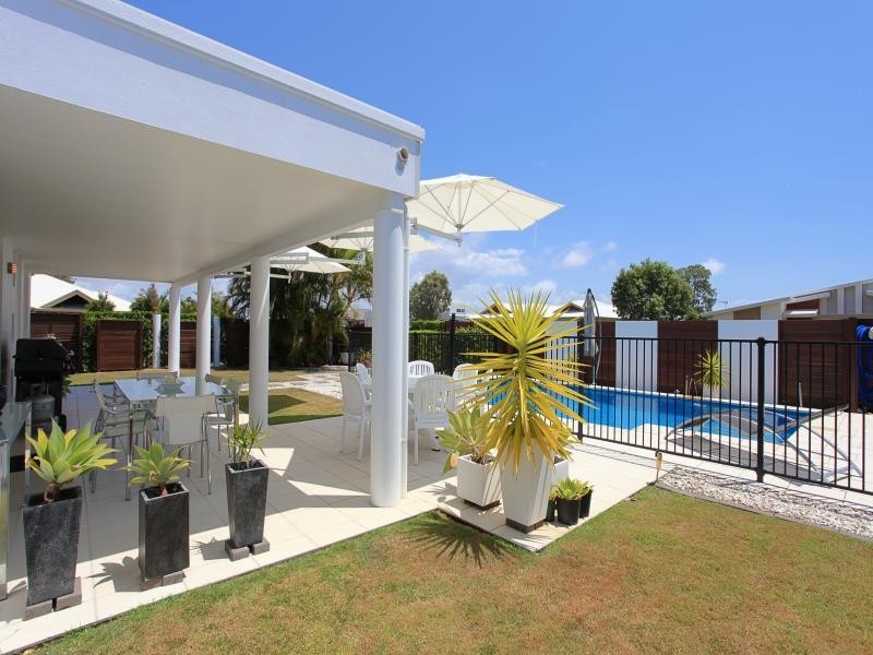 16 Elkington Avenue, Bargara QLD 4670