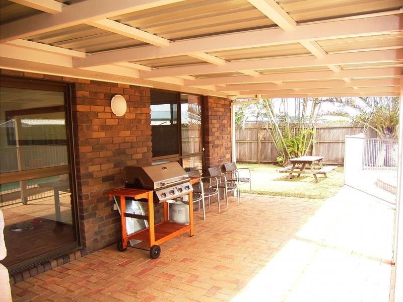 8 Wilfred St, Bargara QLD 4670