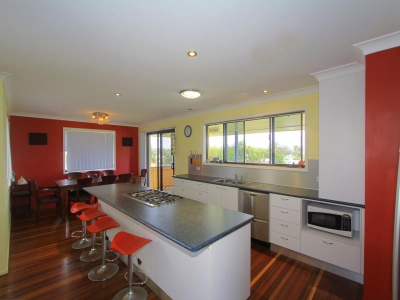 41 Hunter, Burnett Heads QLD 4670