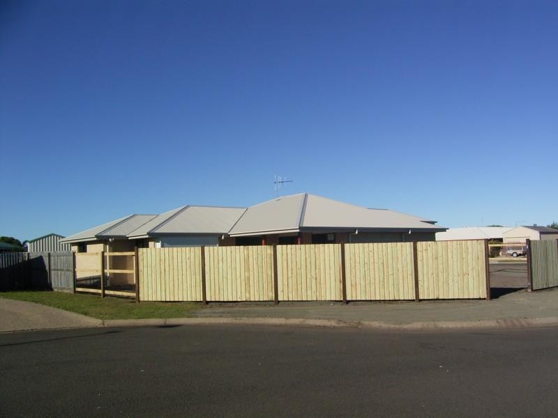 8 Landsborough st, Bargara QLD 4670