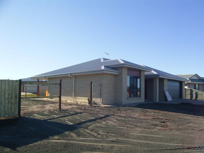 8 Landsborough st, Bargara QLD 4670