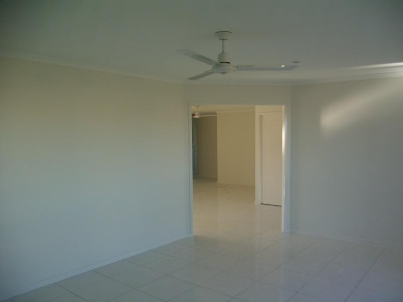 8 Landsborough st, Bargara QLD 4670