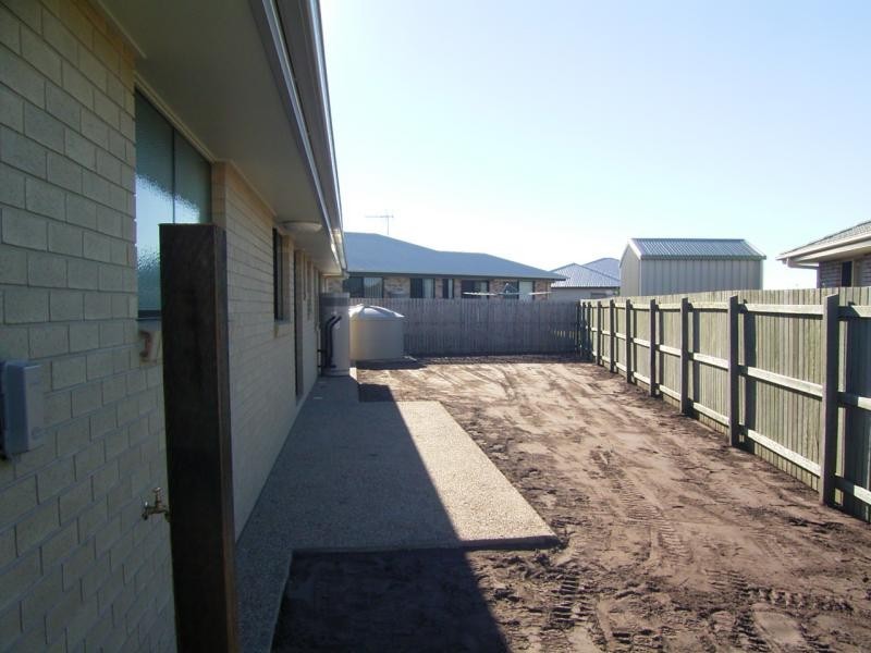 8 Landsborough st, Bargara QLD 4670
