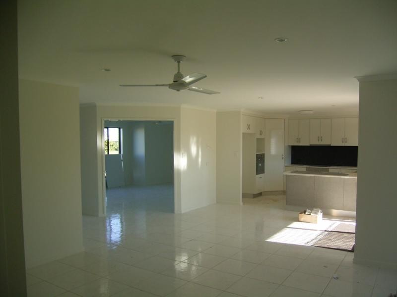 8 Landsborough st, Bargara QLD 4670