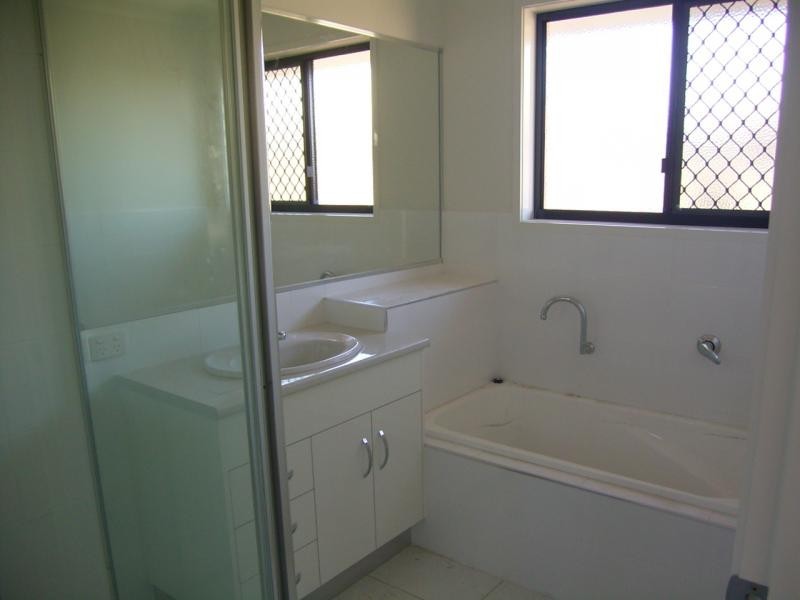 8 Landsborough st, Bargara QLD 4670