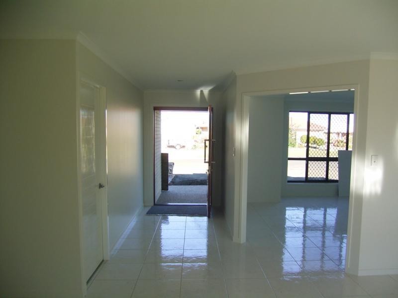 8 Landsborough st, Bargara QLD 4670