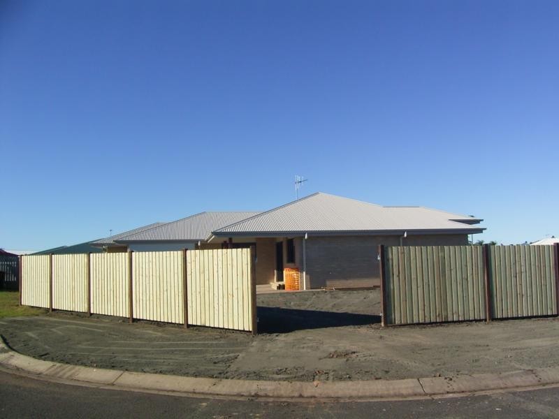 8 Landsborough st, Bargara QLD 4670