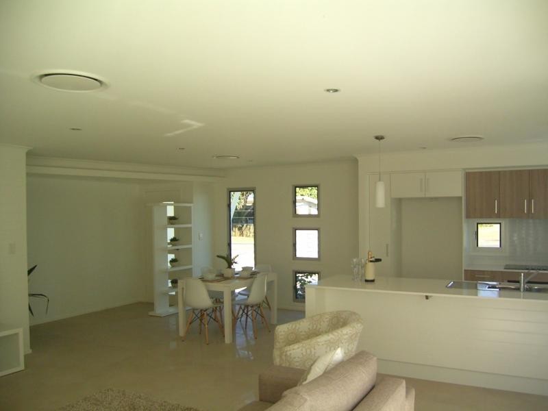 1/8 Holland, Bargara QLD 4670
