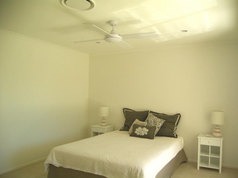 1/8 Holland, Bargara QLD 4670