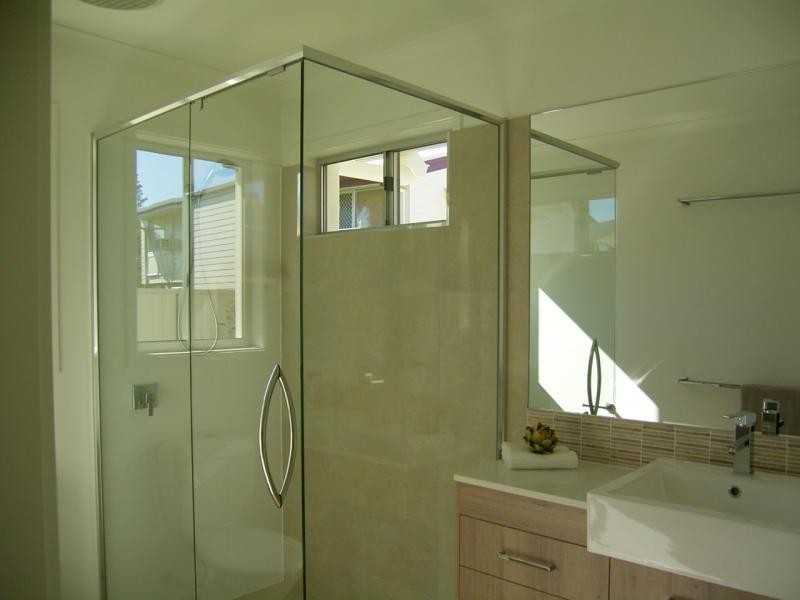 1/8 Holland, Bargara QLD 4670